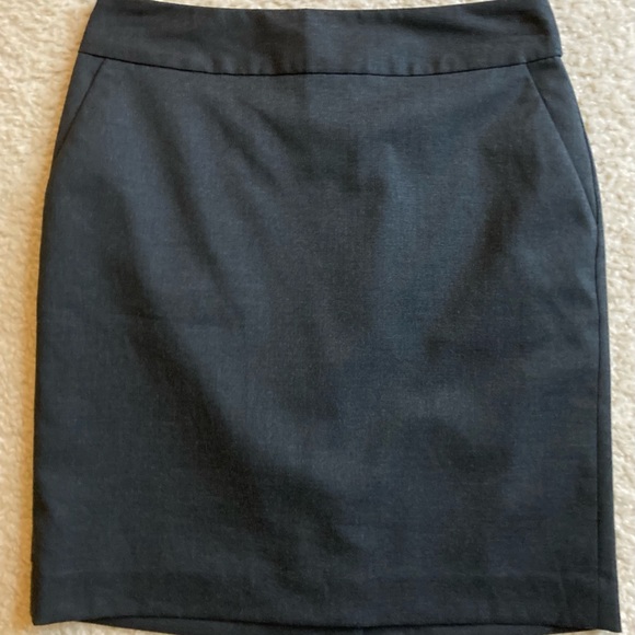 Banana Republic Gray pencil skirt with pockets size 0P - Picture 1 of 5